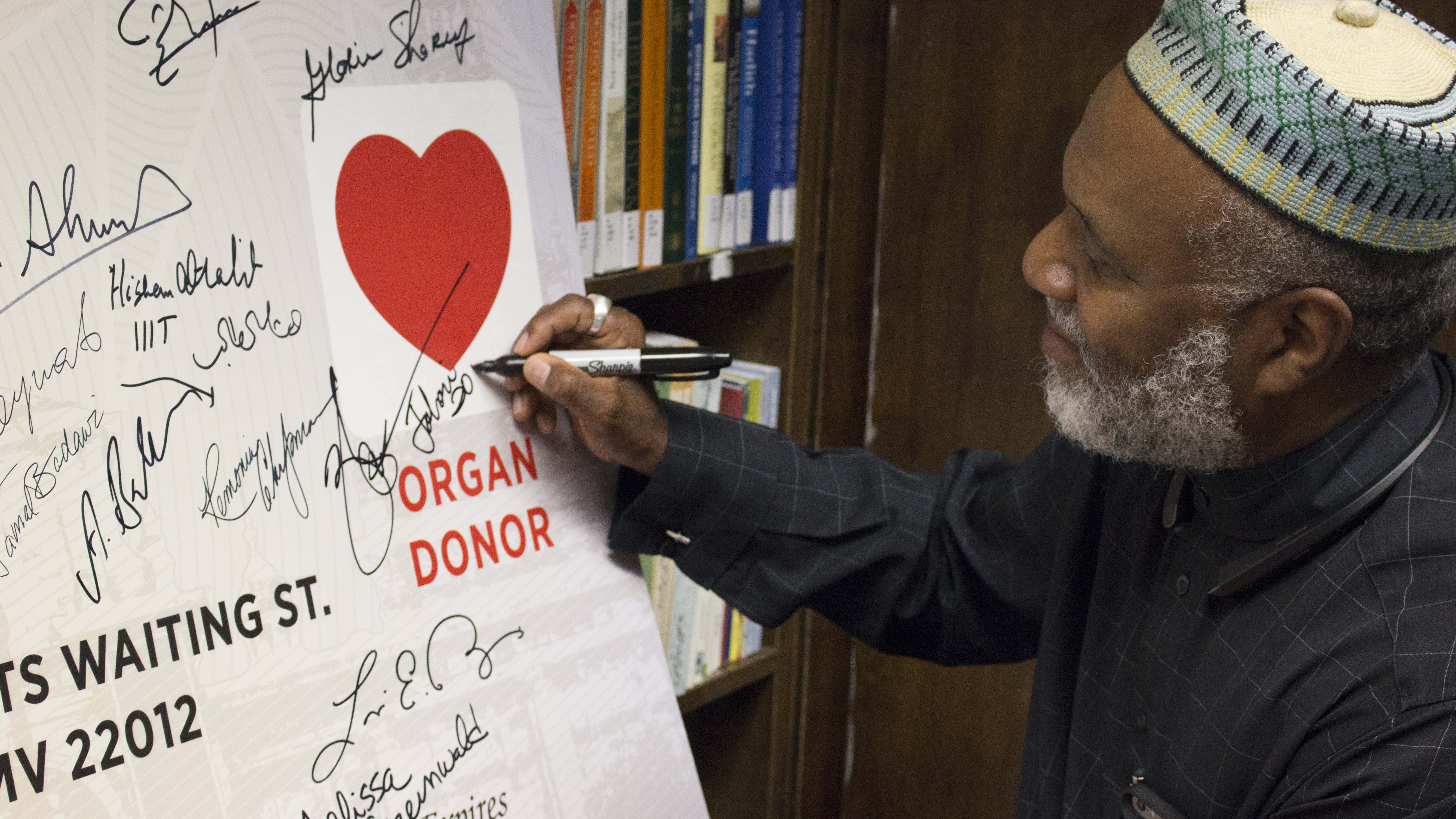 Imam Johari at a Donate Life America convention.